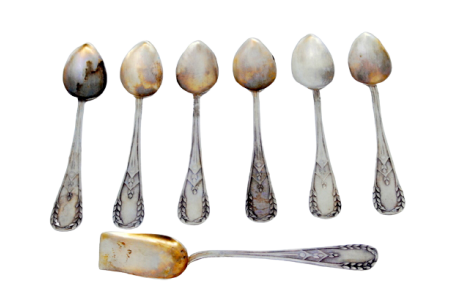  Conjunto de seis colheres de café e pá de açúcar com relevos de espigas nos cabos.